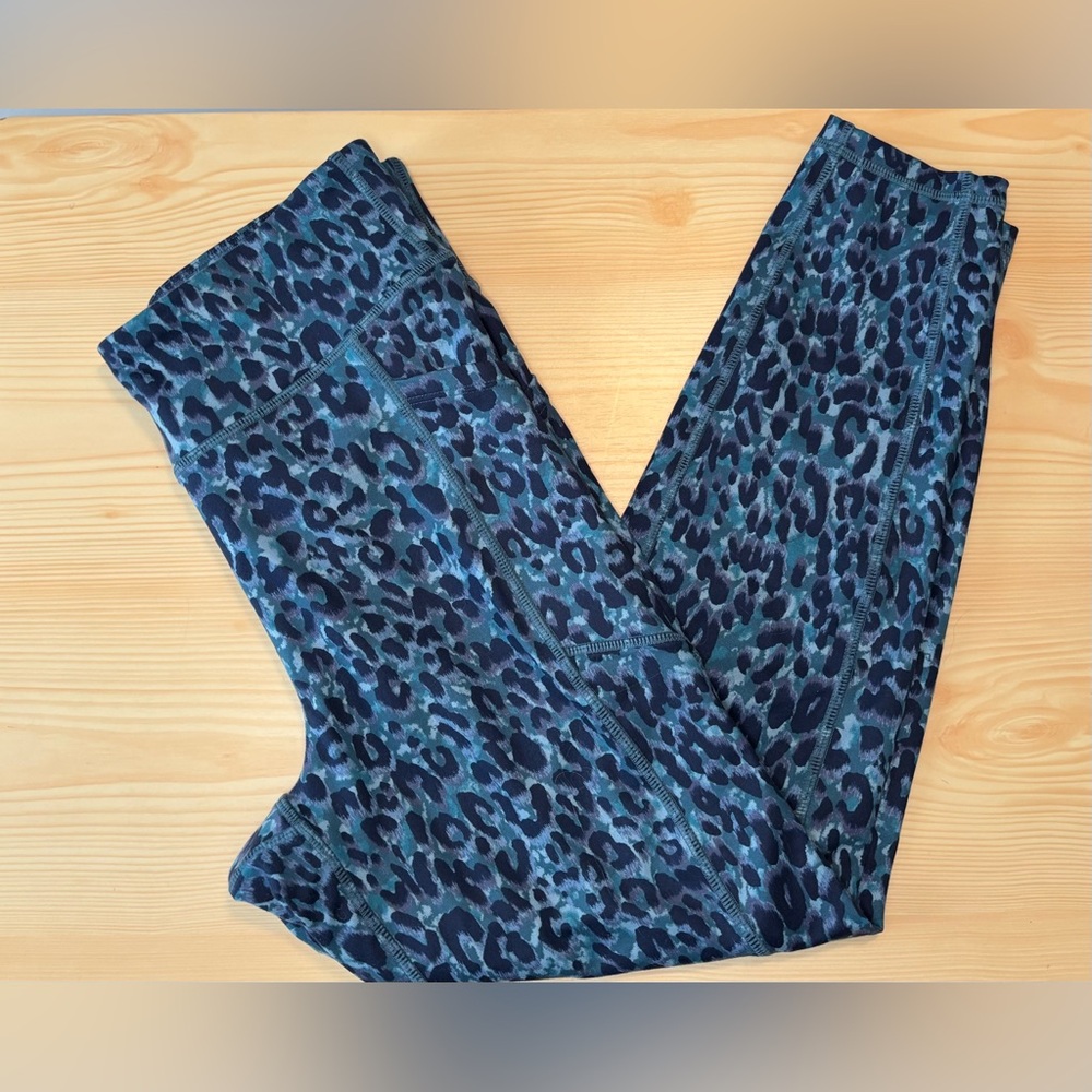 GAP Fit | Leopard Print Athletic Leggings in Blue and Black | M
